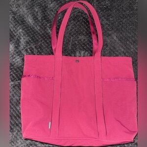 Lululemon Daily Multi Pocket Tote 20L in Deep Luxe